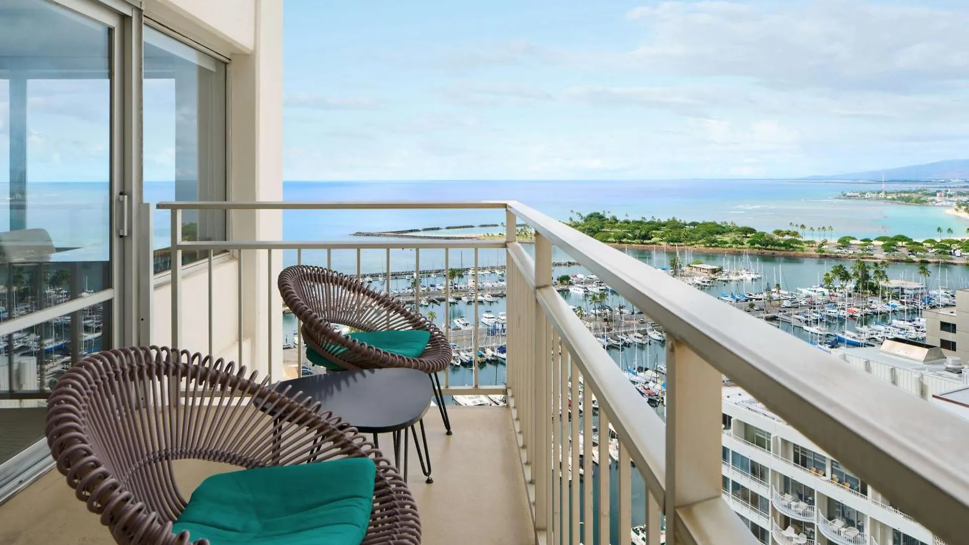 Ilikai Hotel & Luxury Suites Honolulu 3*,  USA