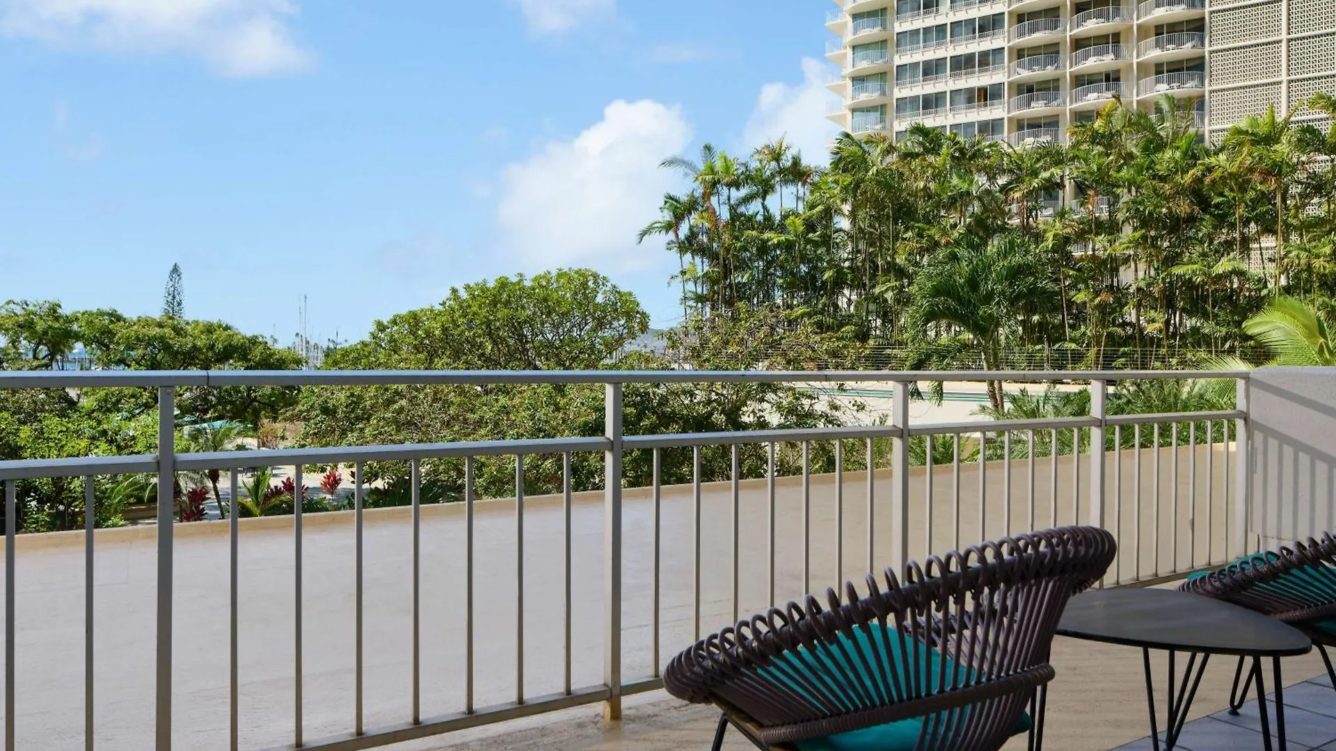 Ilikai Hotel & Luxury Suites Honolulu 3*,